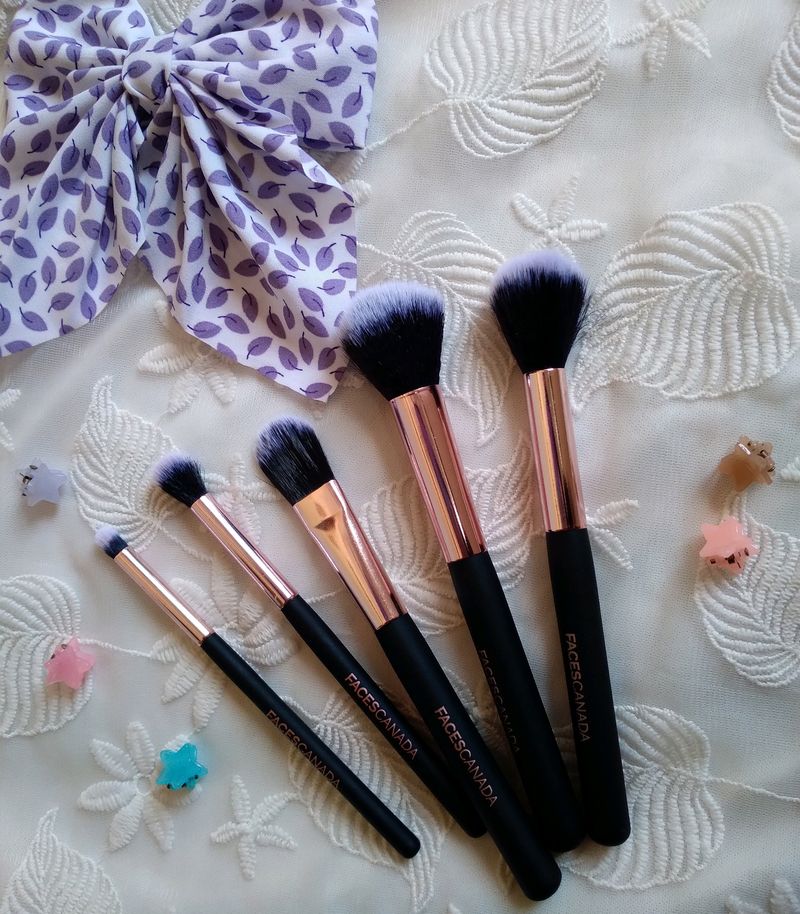 5 In 1 MAKEUP BRUSH SET  💗