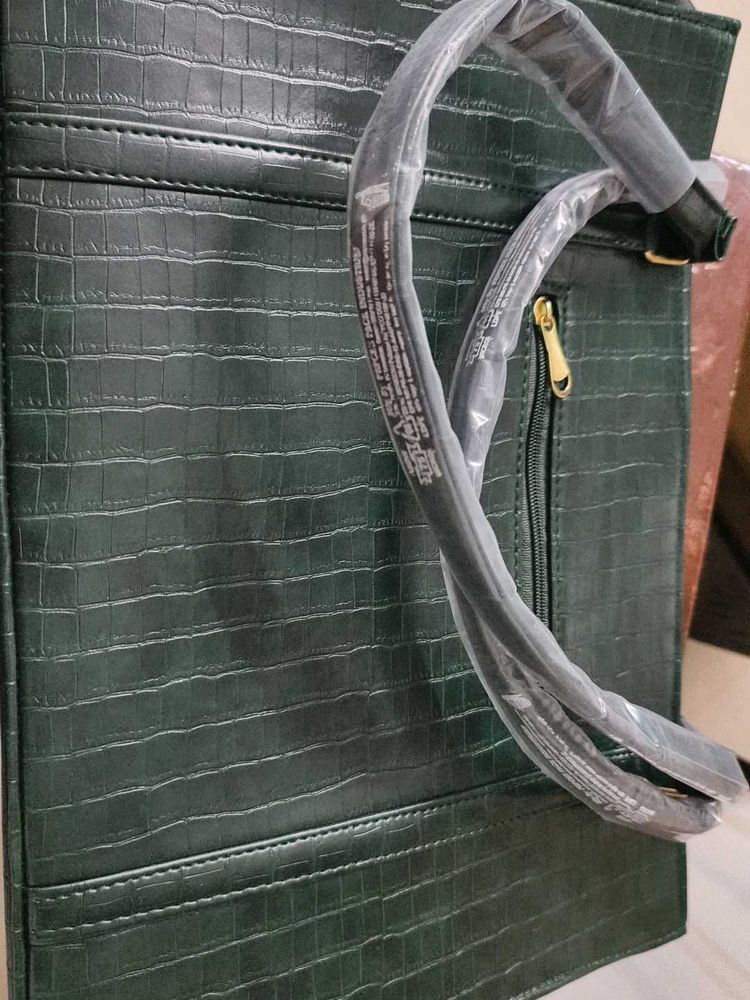 Chic Green Croc-Embossed Tote Bag