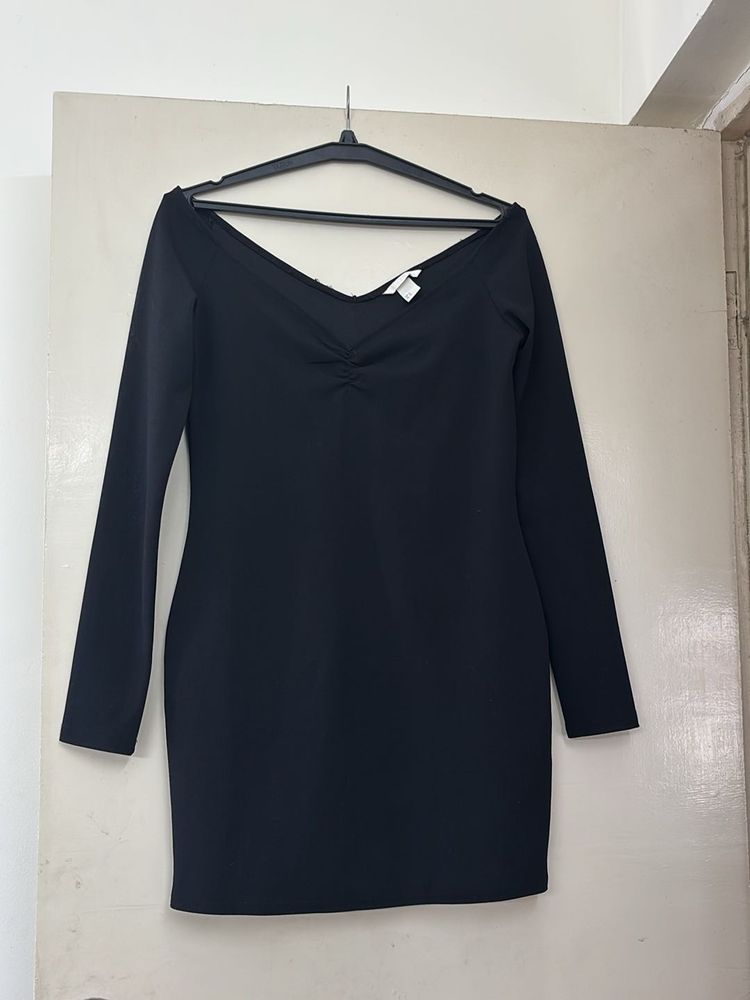 H&amp;M SEMI-OFF SHOULDER DRESS