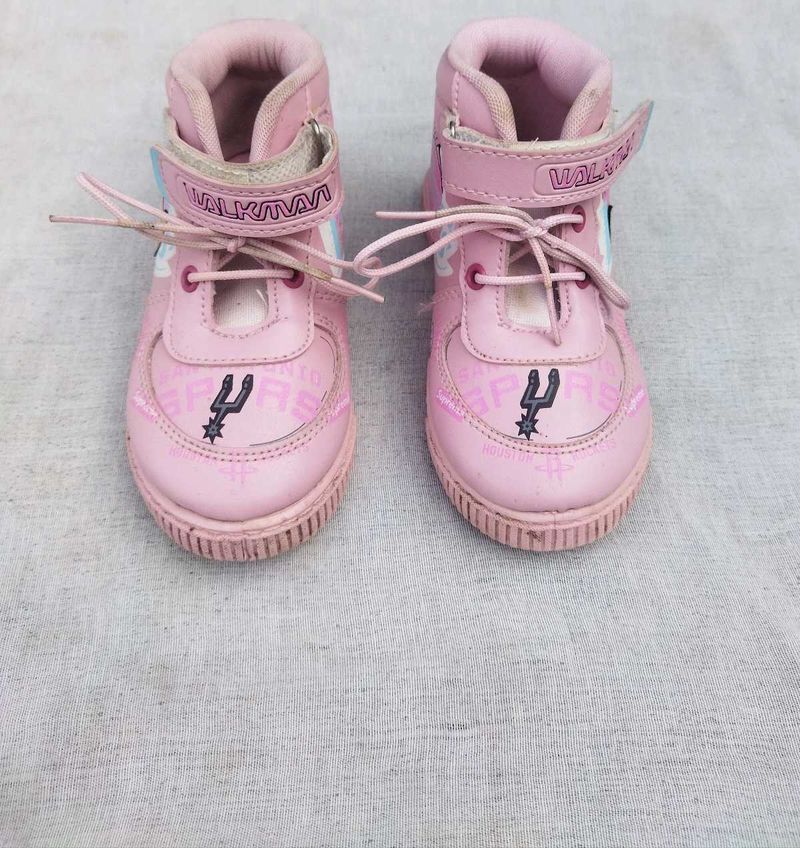 Kids Girls Pink Shoes – Like New Condition