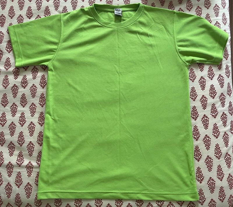 Active wear t-shirt for women
