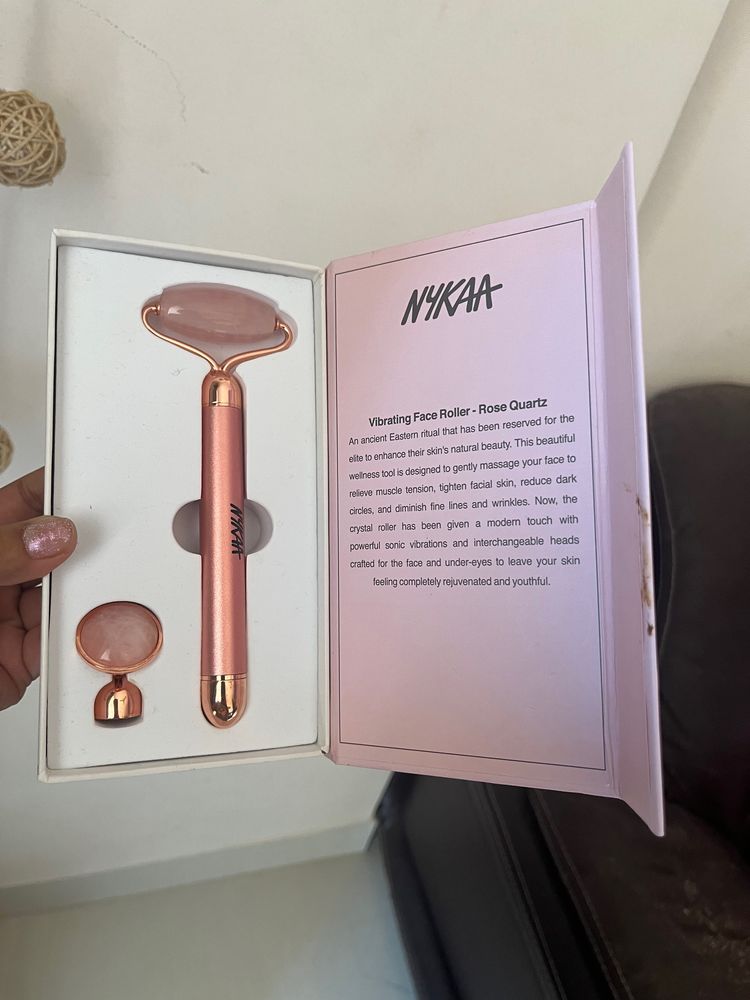 Nykaa Vibrating Face Roller With Under eye Massager In Rose Quartz
