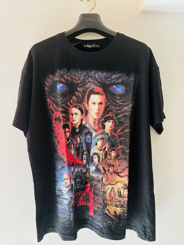 Fb sister Size M :- strangers thing printed aesthe