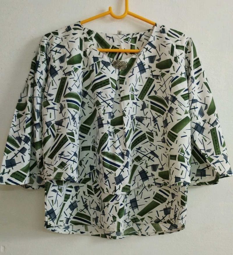 Women&#39;s Printed Top With Brotch
