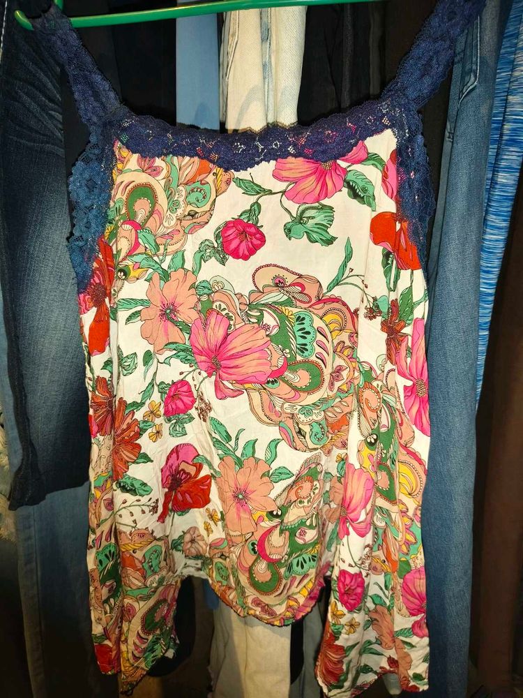 🎄Buy 1, Get 1 Free🎁Floral Lace Trim Tank Top