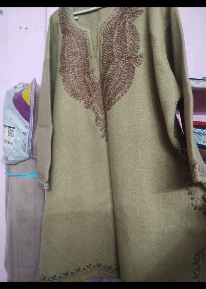Embroidered pheran