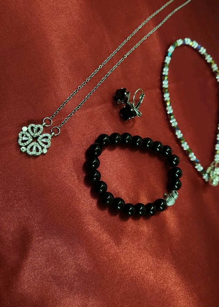 Jewellery Set With A Magnetic Chain