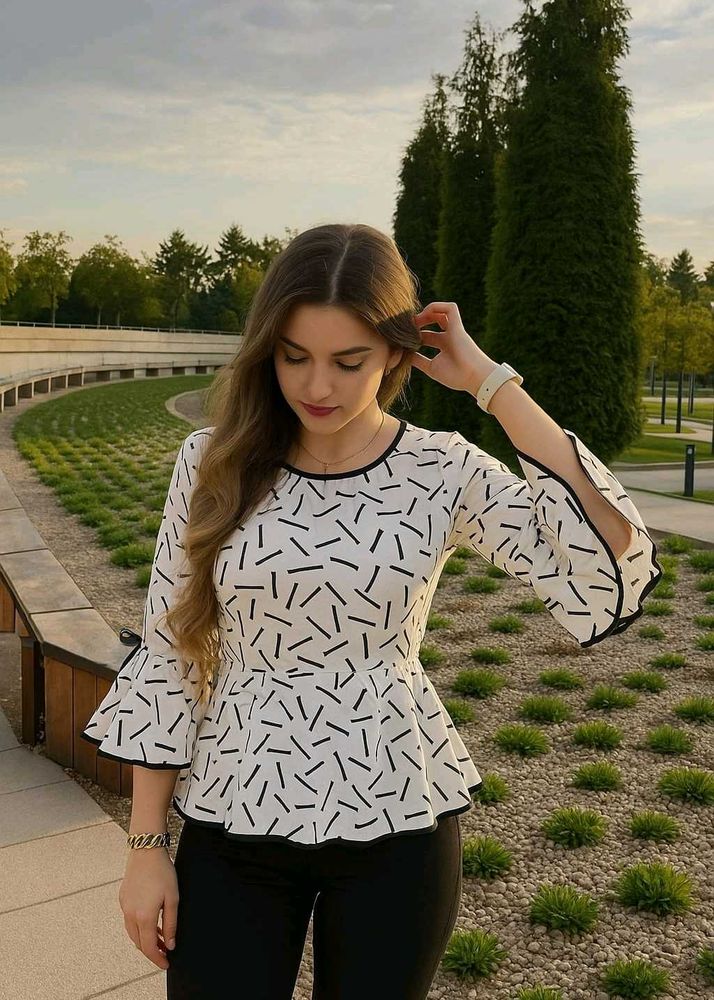🤍✨Price Drop! Peplum Top - Geometric Print