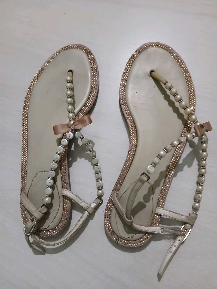 Elegant Pearl Embellished Flats