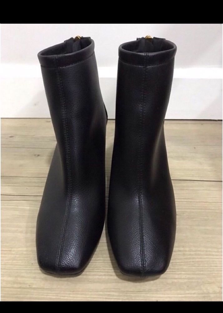 Preloved Heeled Boots In Black