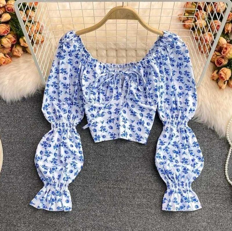 BEAUTIFUL FLORAL CROP TOP