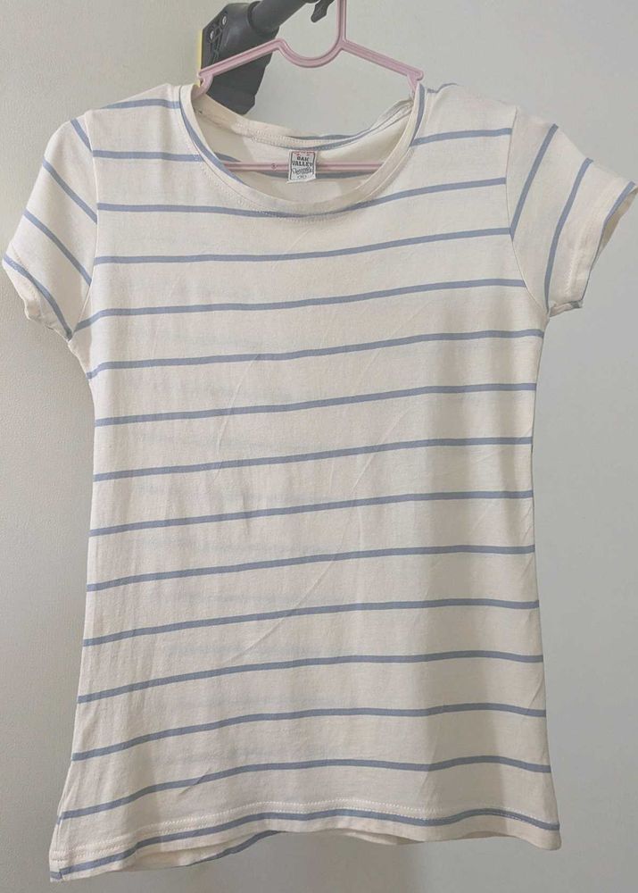 Set of 4 Trendy Tees – Just ₹300 (No Bargain)