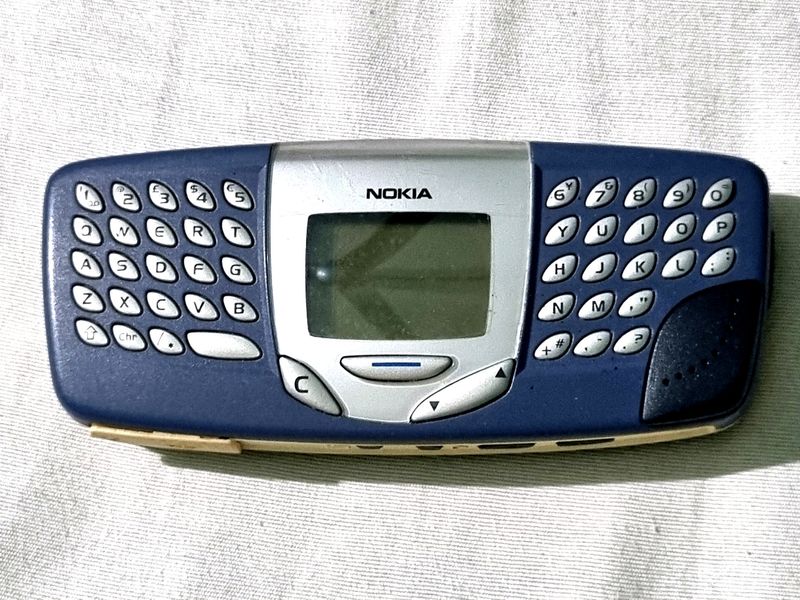 Antique Nokia Model 5510 In Good Condition But No Battery.Also Don&#39;t Know If It Works Or Not....but Just To Keep collection Can Buy