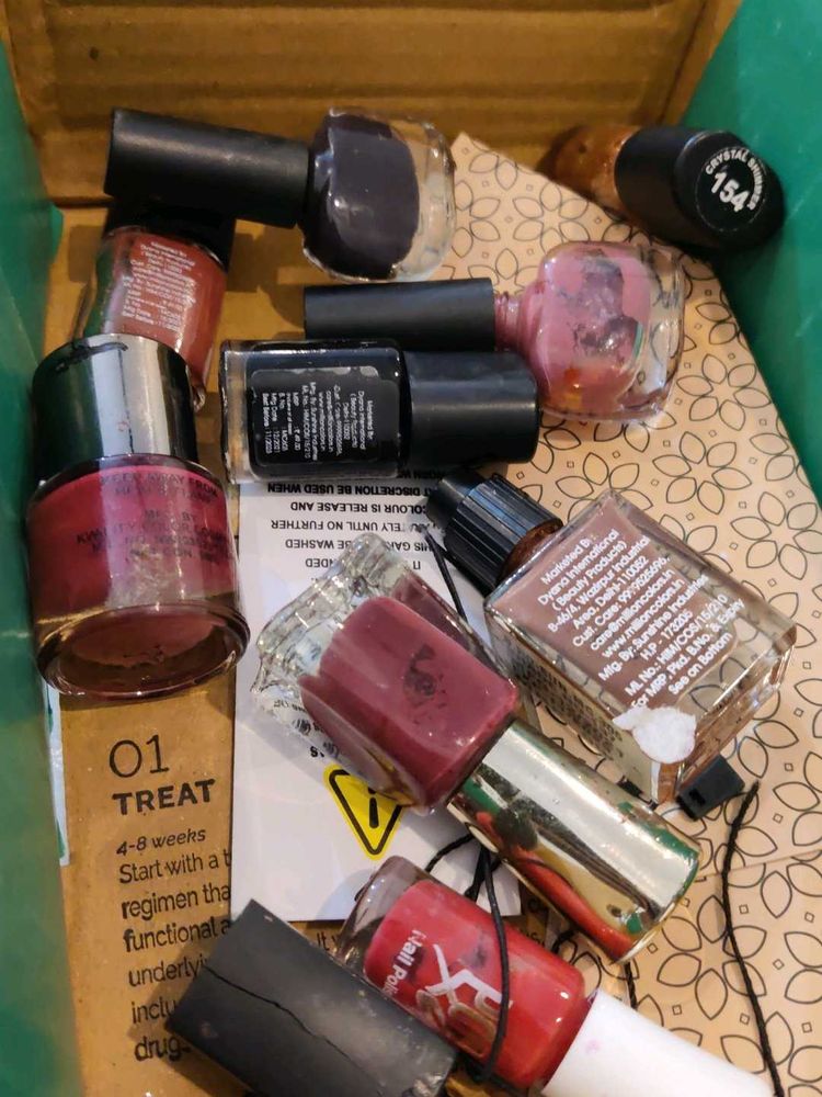 Variety Nailpaint Bundle With Nail Glitter