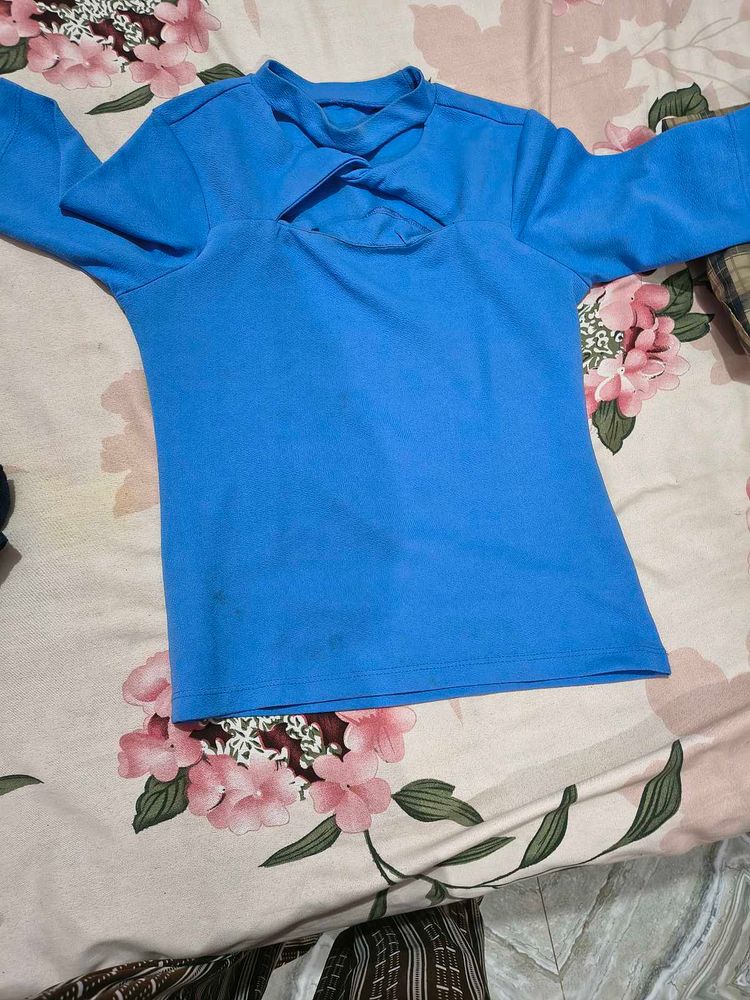 Blue  top used just twice busy 28/30 fitted