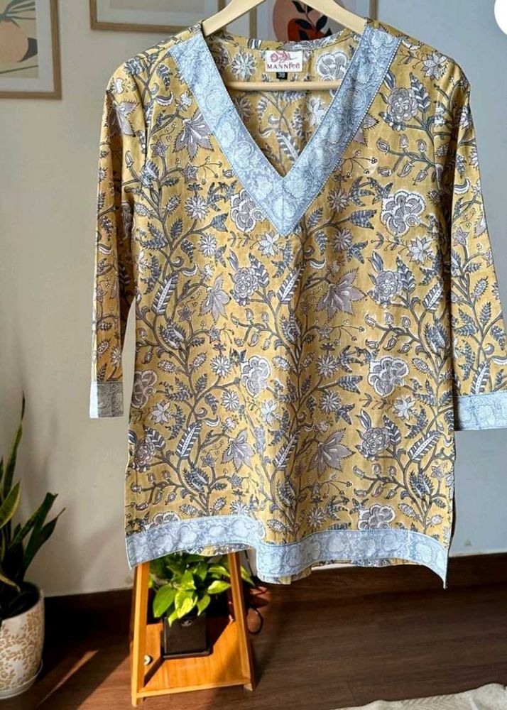 Floral Print Tunic Top 🌼( XS) Size