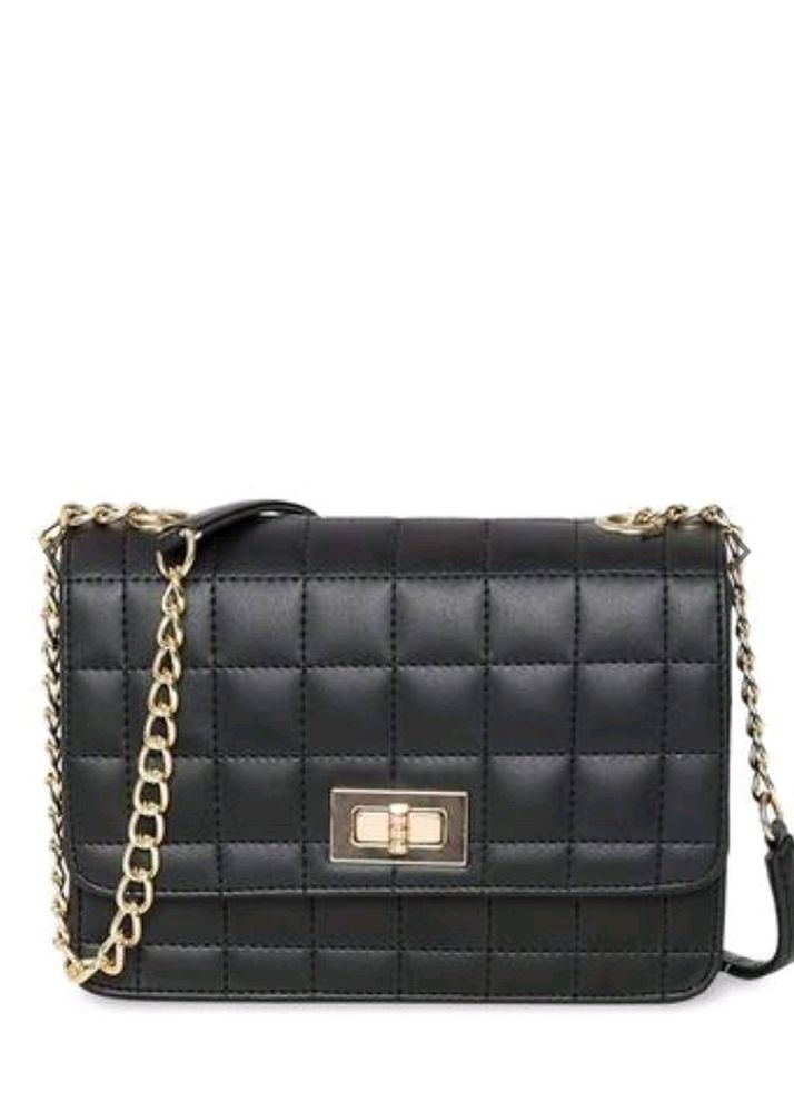 BLACK SLING BAG