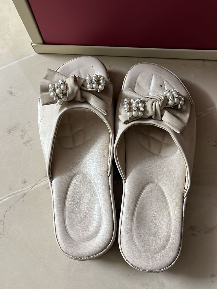 Elegant Bow Detail Slides size 5 number 38