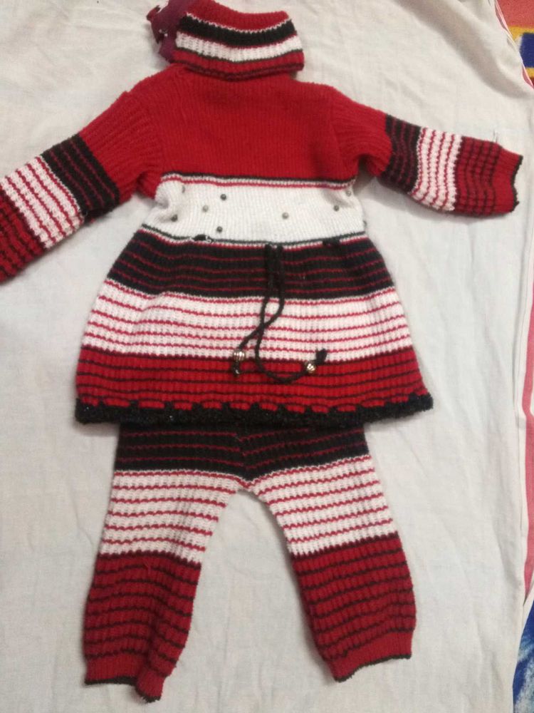 Knitted Baby Clothes Set