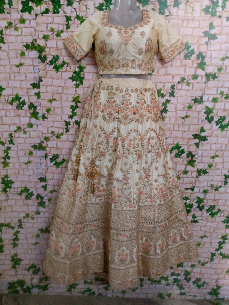 New Beautiful Lehnga Choli With Dupatta