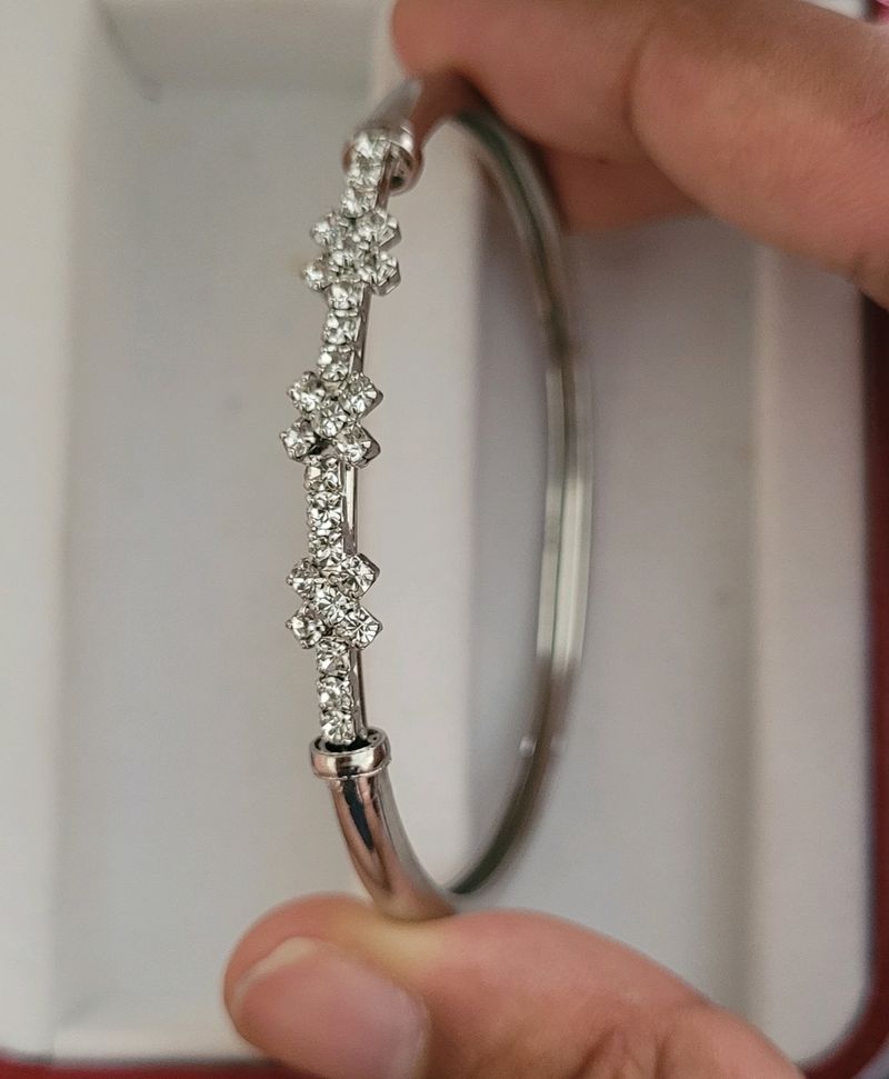 Imitation diamond Bracelet. Detachable