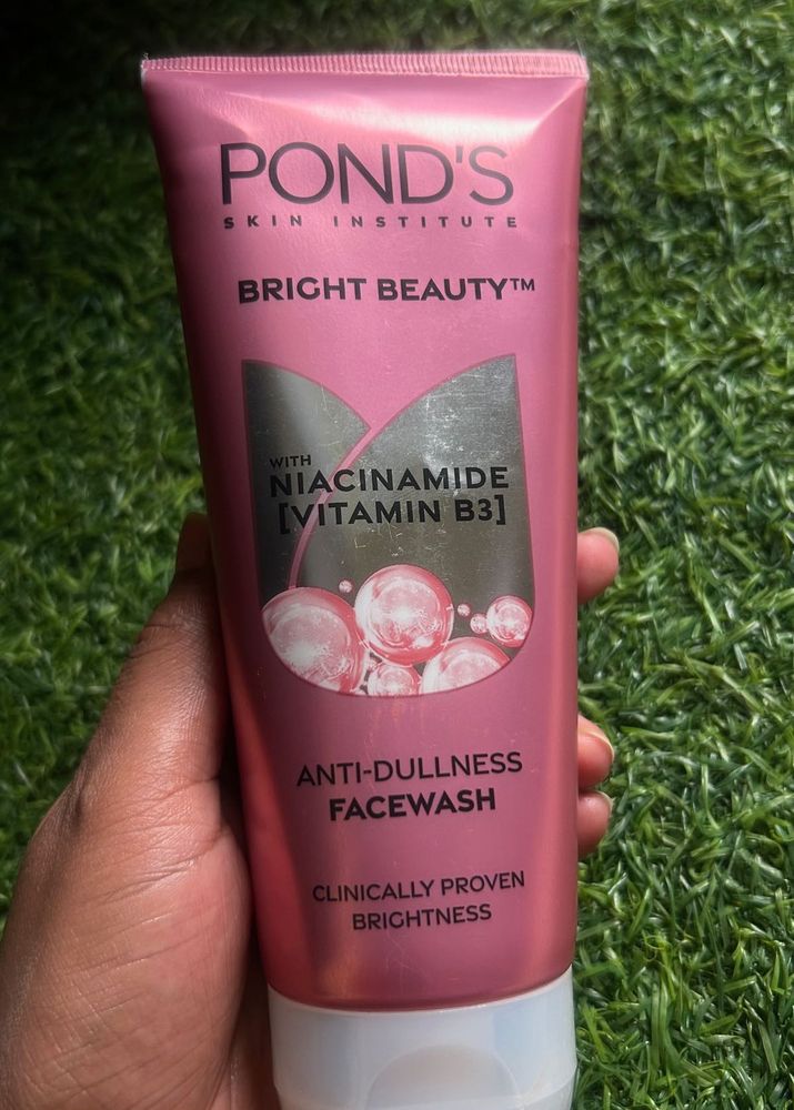 Pond&#39;s Bright Beauty Facewash