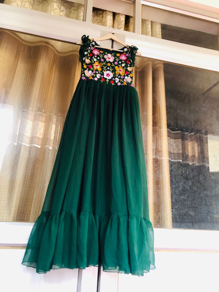 Green Floral Embroidered Gown💗💗💗💗