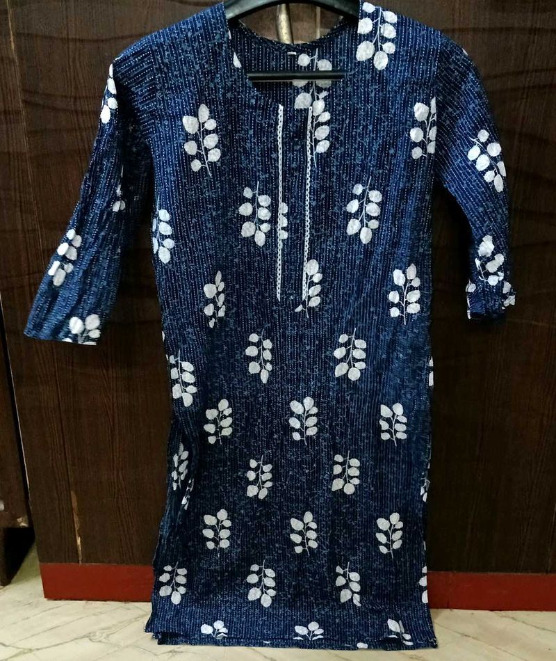 Blue &amp; White Leaf Print Kurti