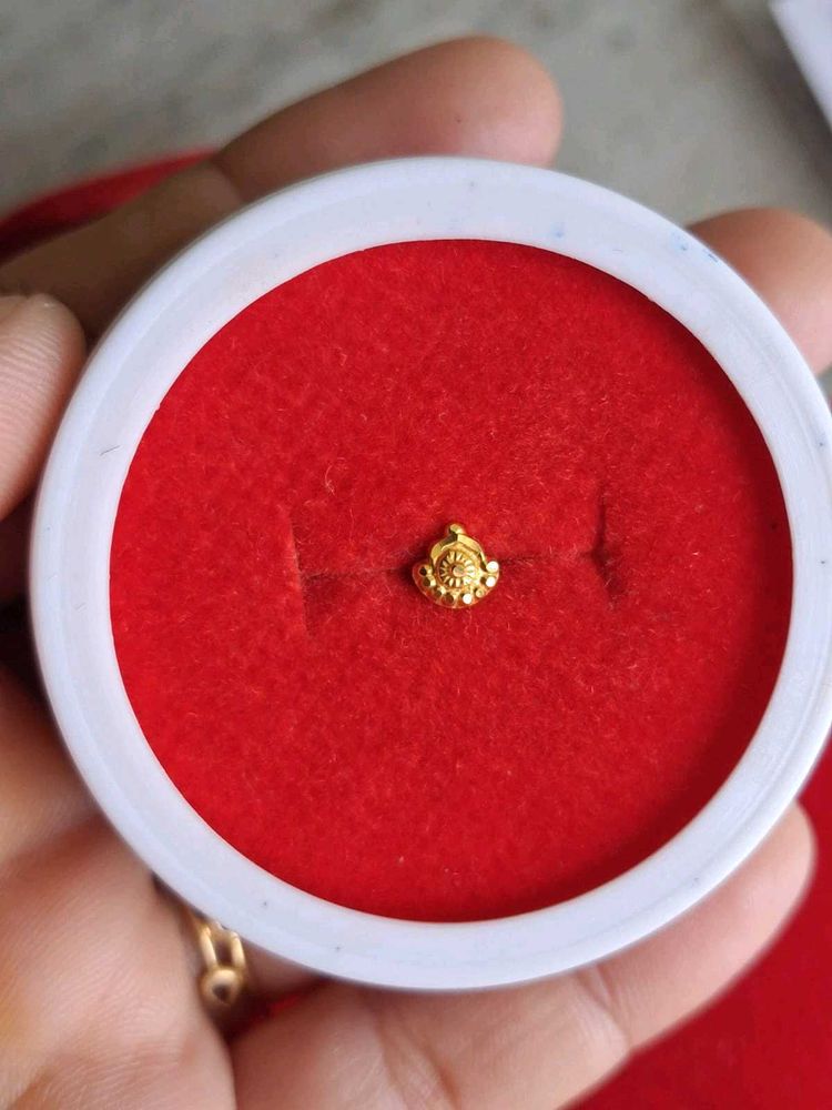 Gold Nose Pin