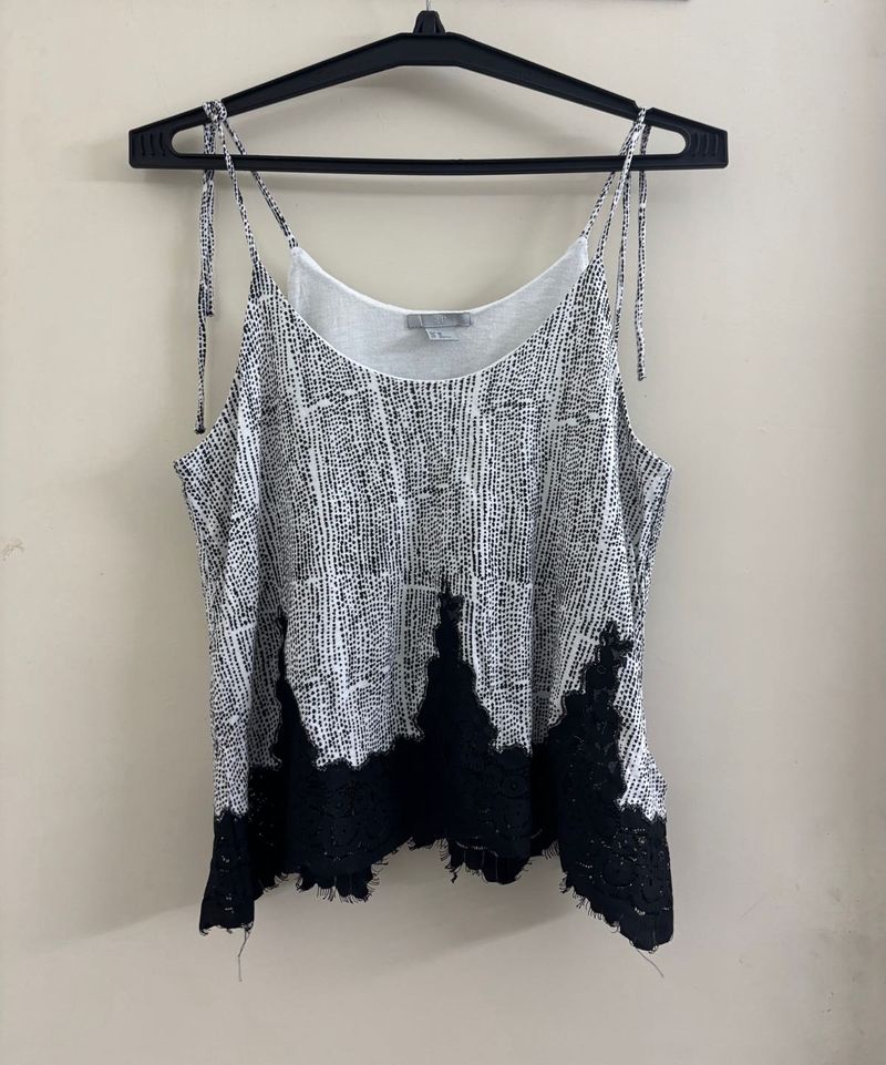 H&amp;M SHOE-TIE SLEEVES LACE TOP