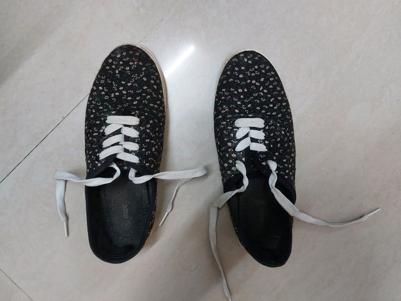 Black Casual Shoes With Floral Design Size - 3.5UK EU36