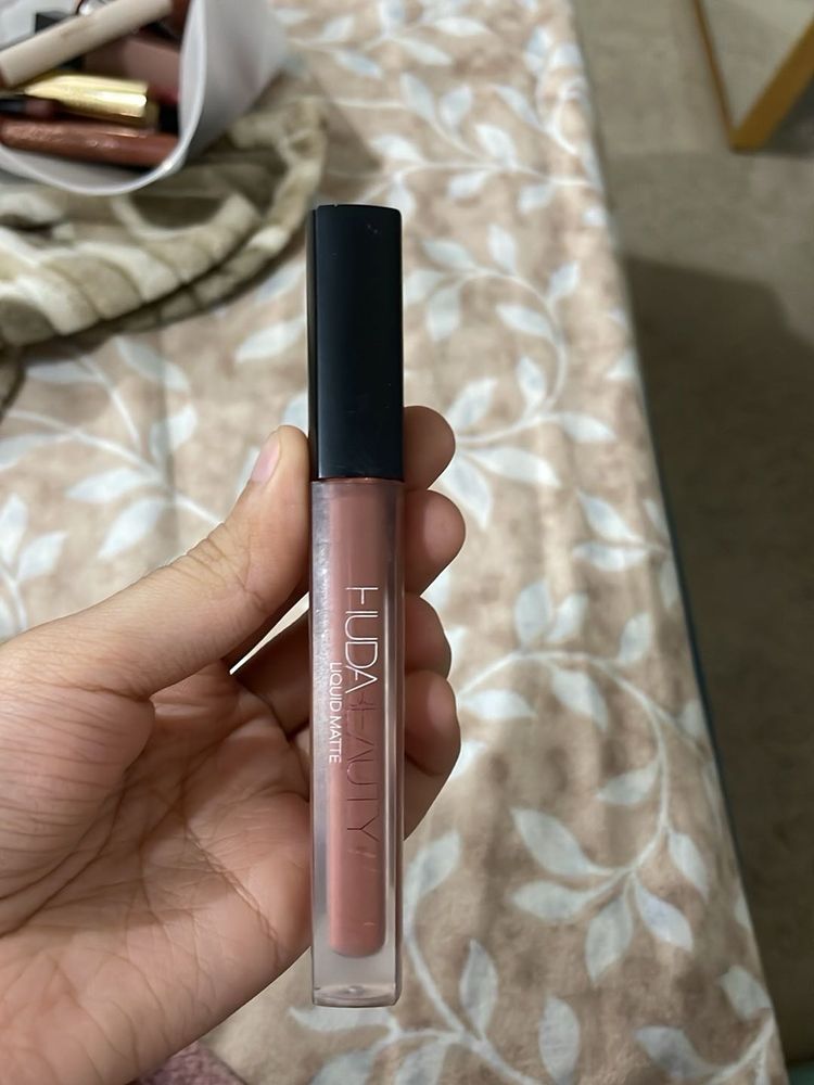 Huda Beauty Liquid Matte Lipstick