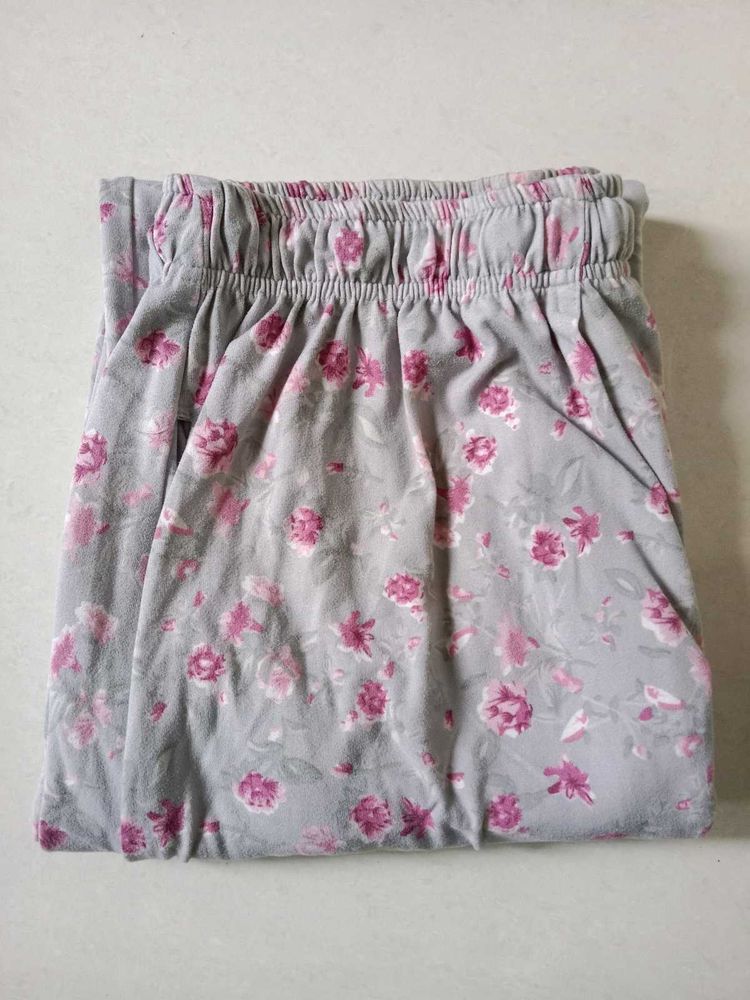 Women Nightsuit Pyjamas L Size