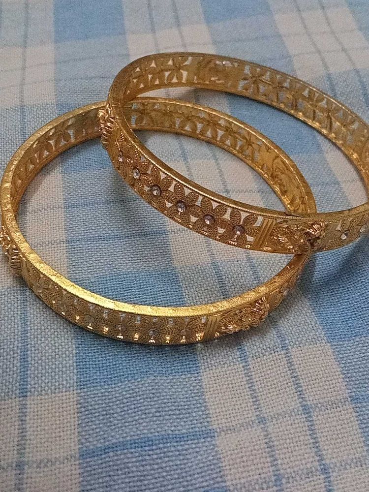 Free Jhumka For Golden Bangle