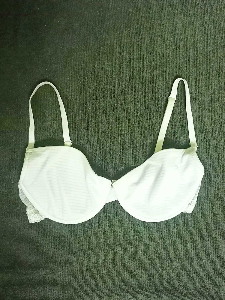 underwired white lace bra