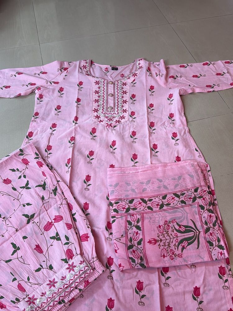 Pink Dress Full Set It’s Too Beautiful And Likenew