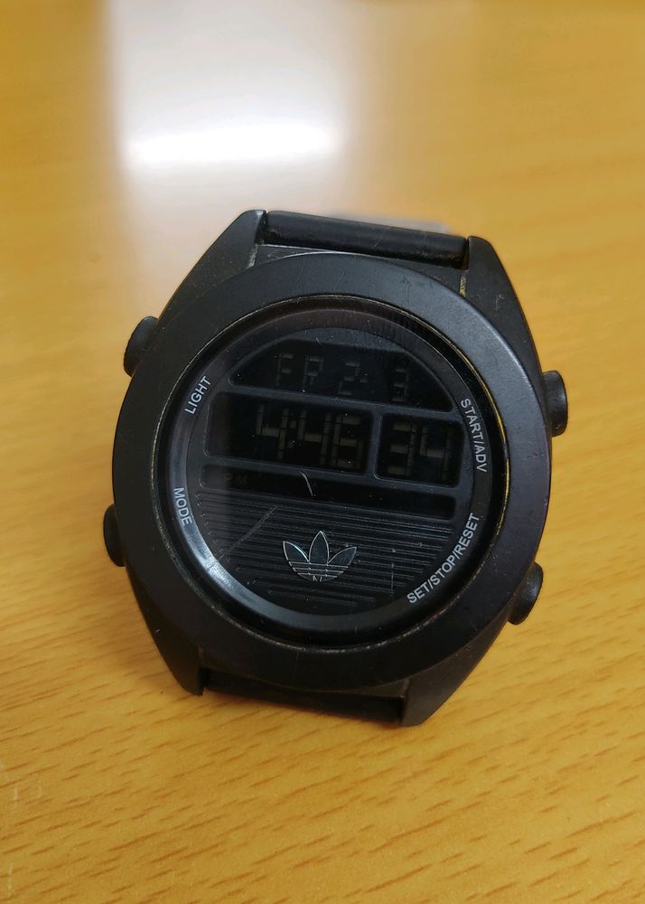 ADIDAS VINTAGE WATCH FOR  SALE.STYLISH ONE ANYONE CAN WEAR. WORKING CONDITION IS PERFECT.