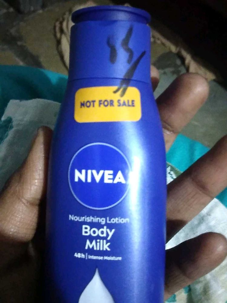 NIVEA Nourishing Body Milk