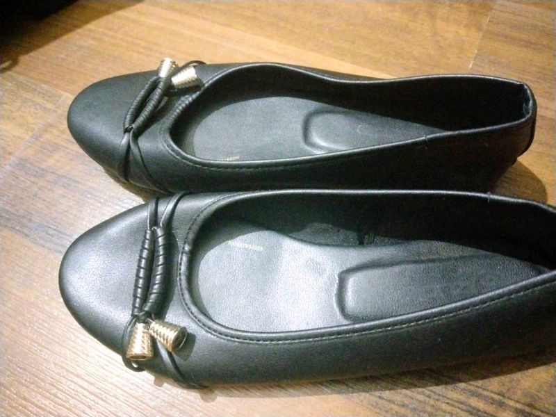 🖤Black Ballet Flats with Tassel Detail🖤