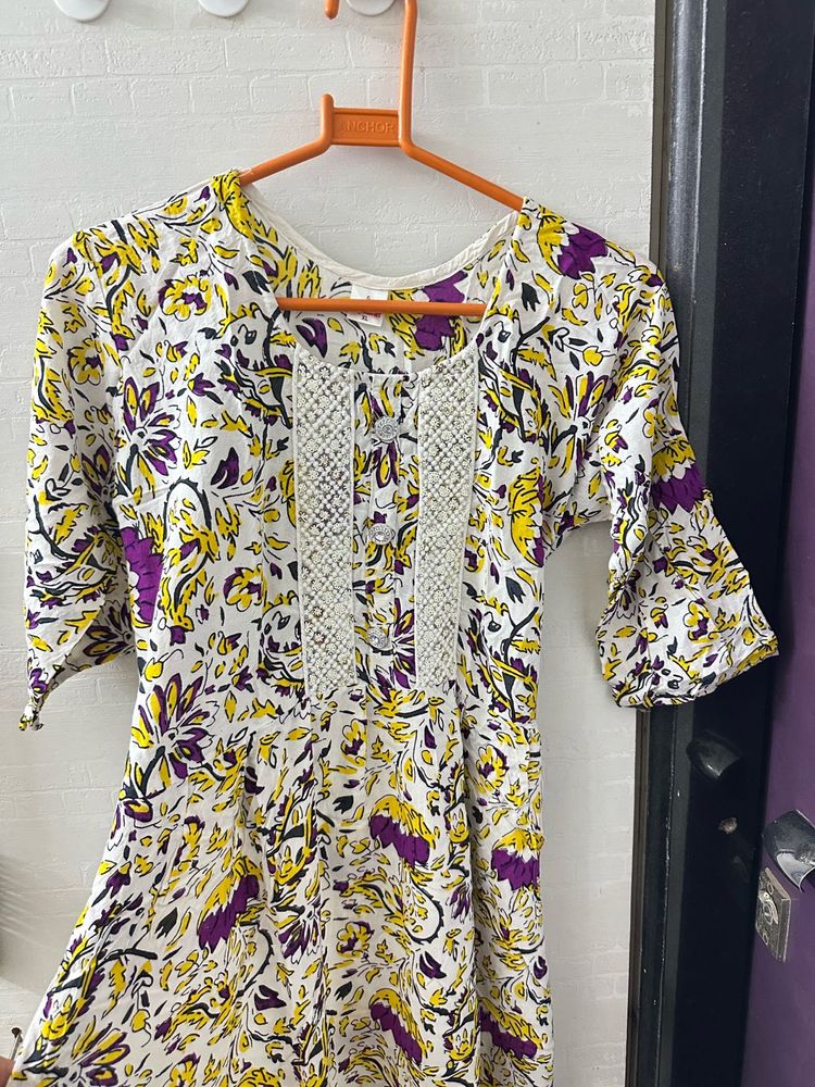 Naira Cut Pretty Suit with Pants