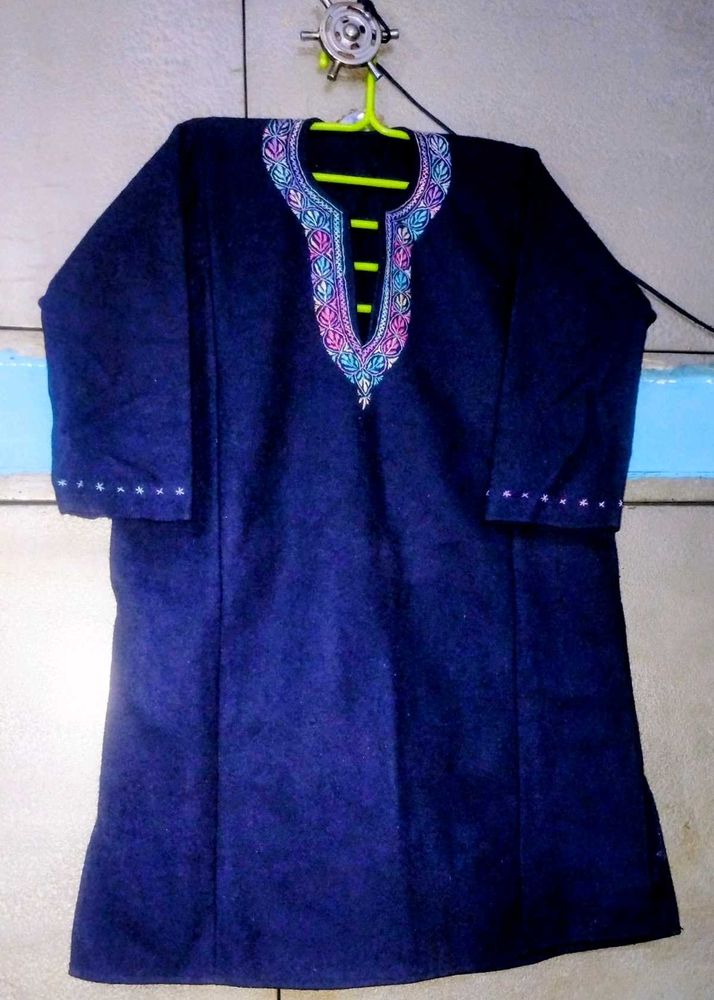 Elegant Embroidered Kashmiri Kurti
