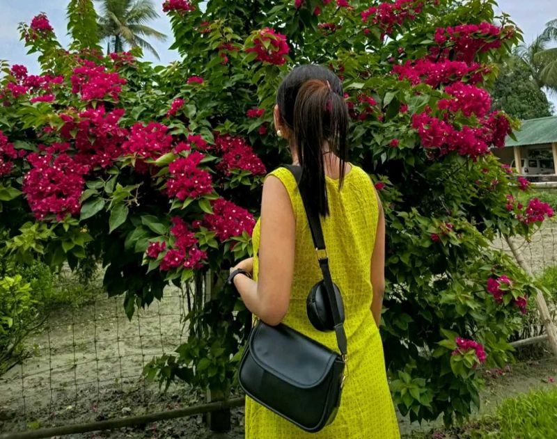 Classy black sling bag for women