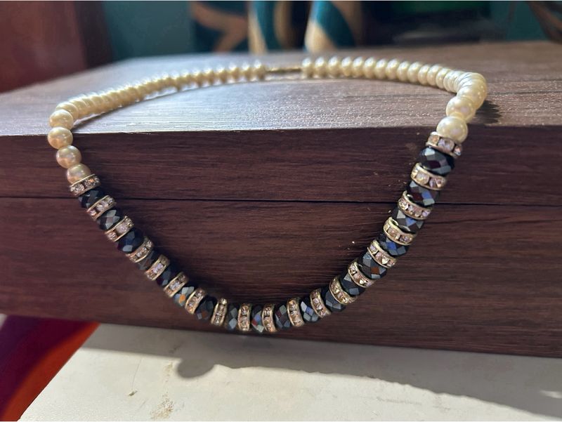 Elegant Pearl Beaded Necklace With Black Crystals
