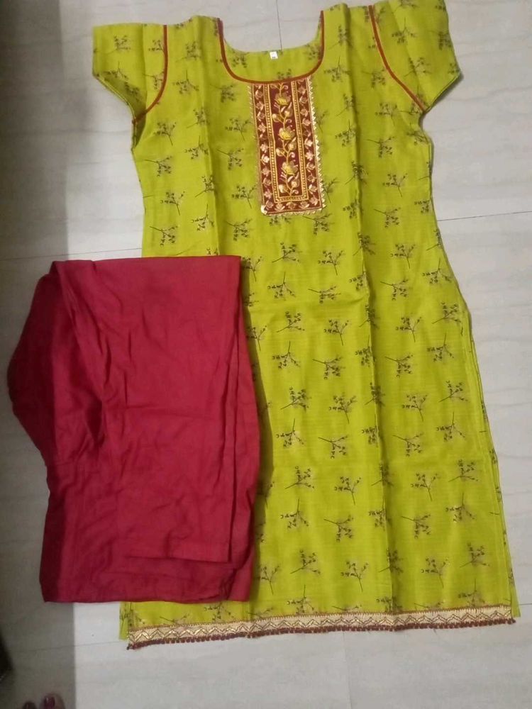 Olive Green Kurta Paired With Maroon Salwar