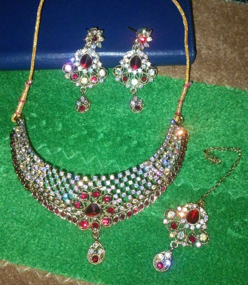 Elegant Indian Jewelry Set