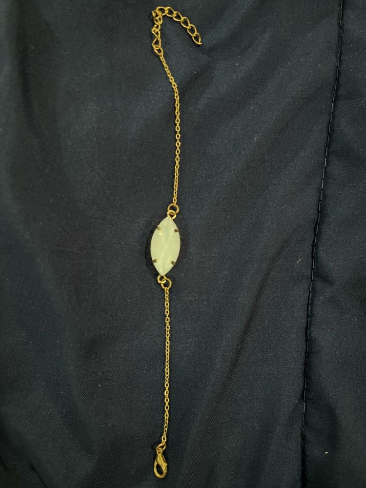 Elegant Gold-tone Bracelet