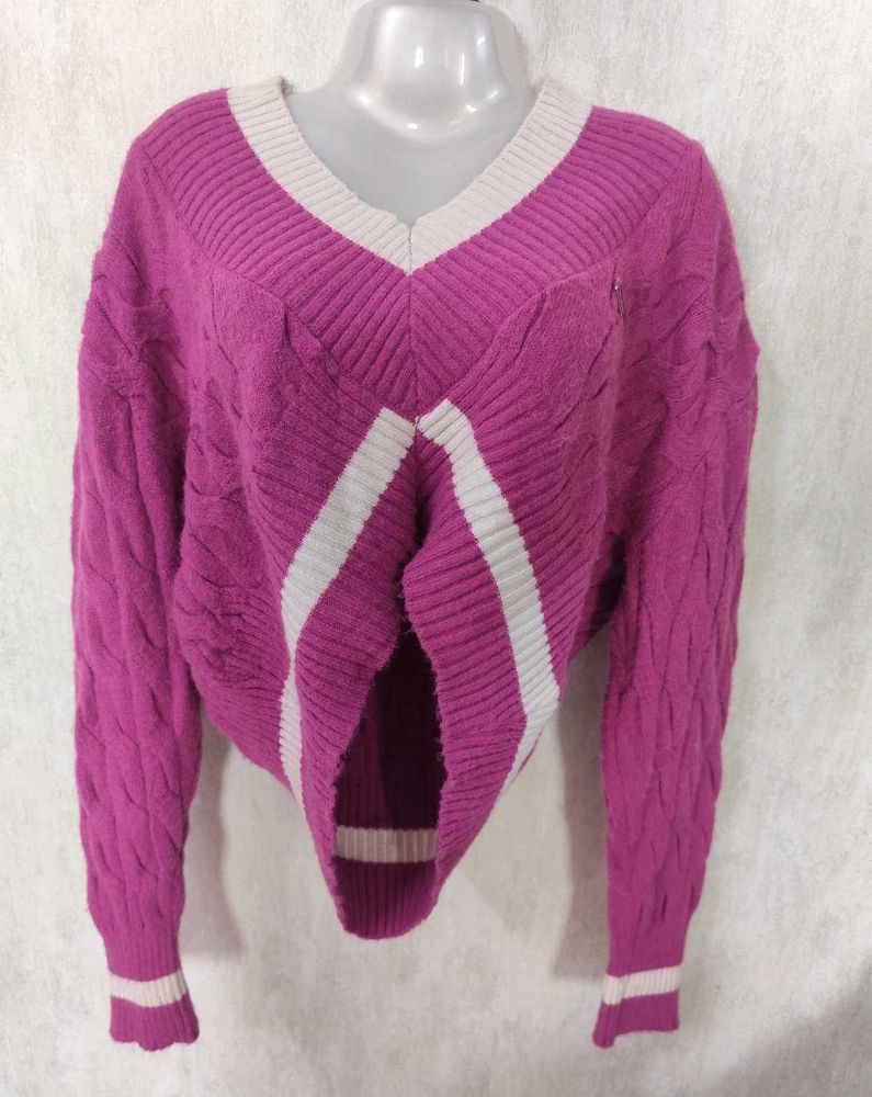 Stylish V-Neck Sweater ✅FIX RATE NO BARGAIN✅