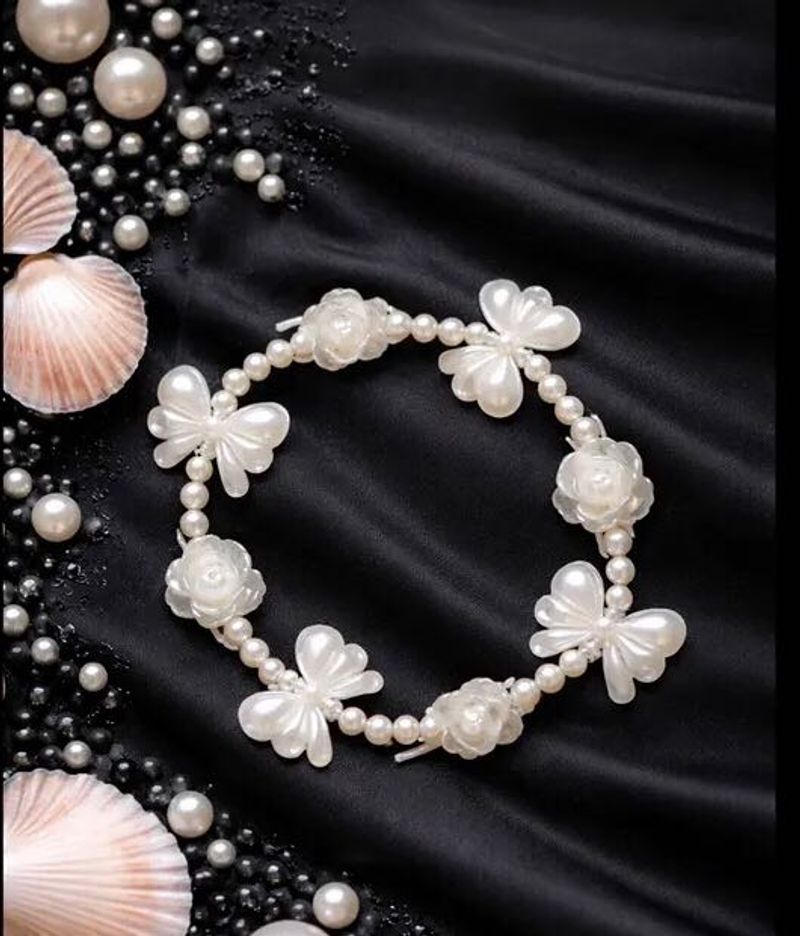 Pearls &amp; Flower Bracelet