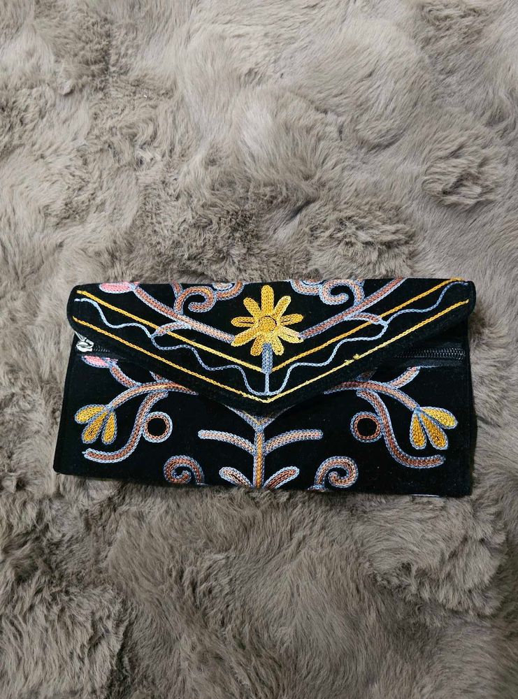 ✨ Cutest ethnic clutch alert! ✨