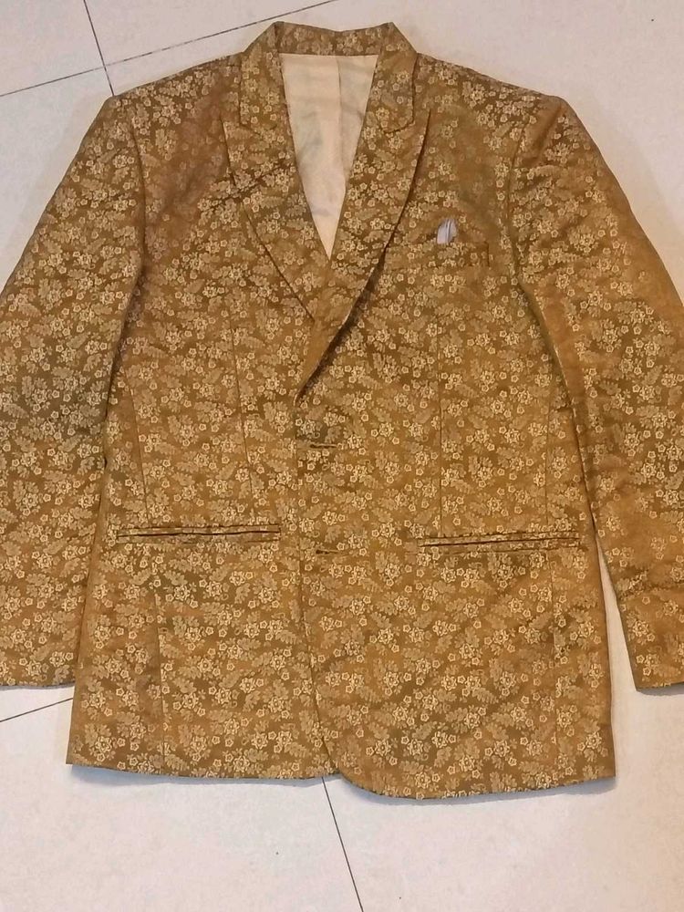 ✨ Rich Golden Brocade blazer